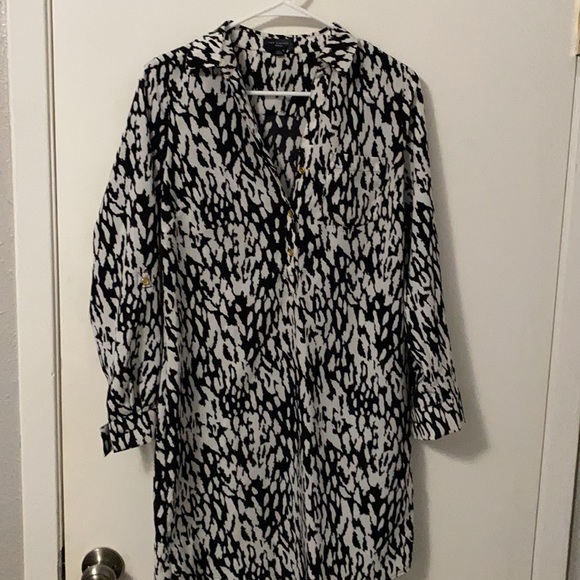 Black and white snow leopard long sleeve collared dress from The Limited - Picture 2 of 6